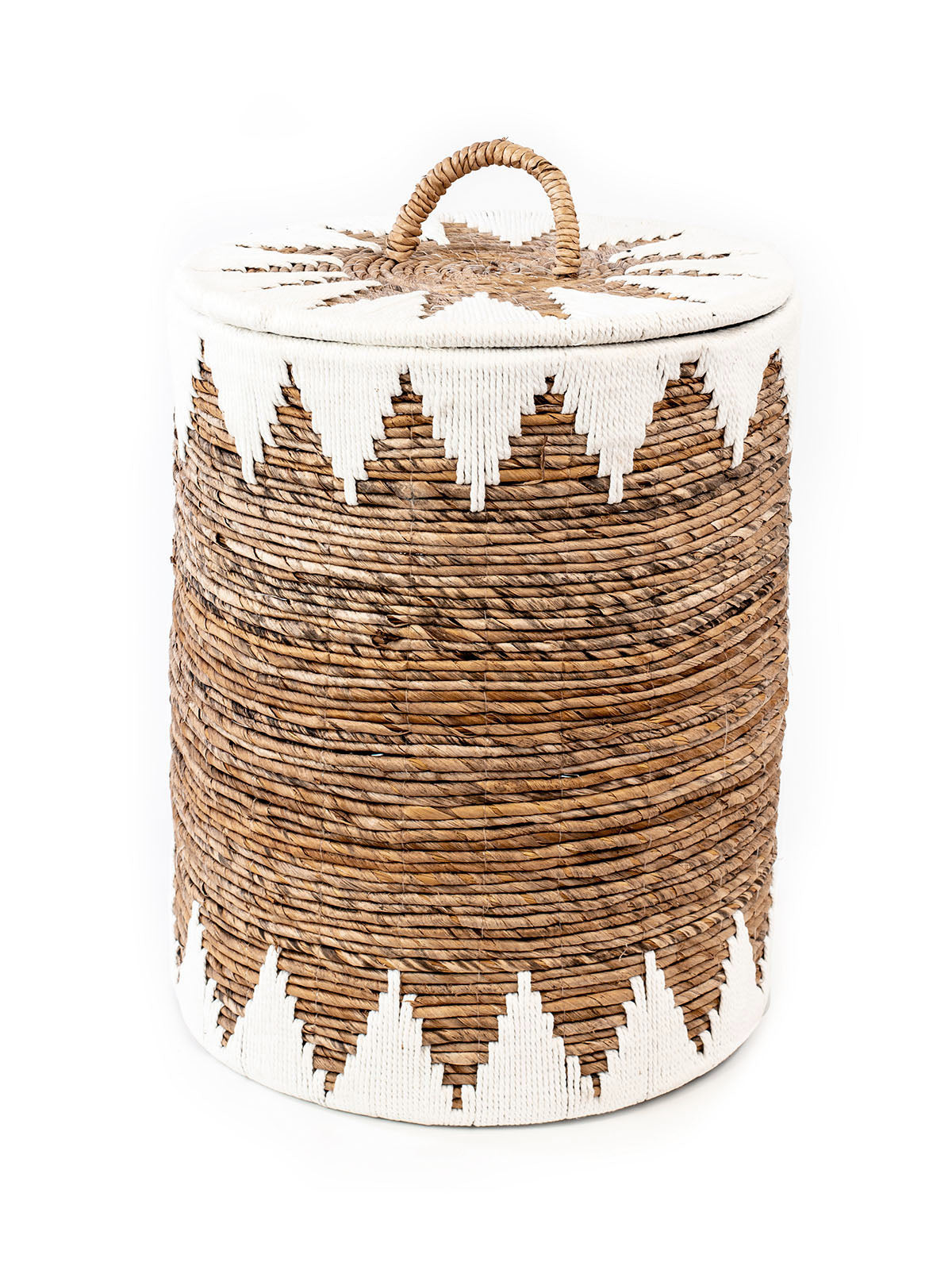 A set of wicker baskets with natural sea grass and banana leaves, featuring a traditional technique and a touch of macrame cotton.
