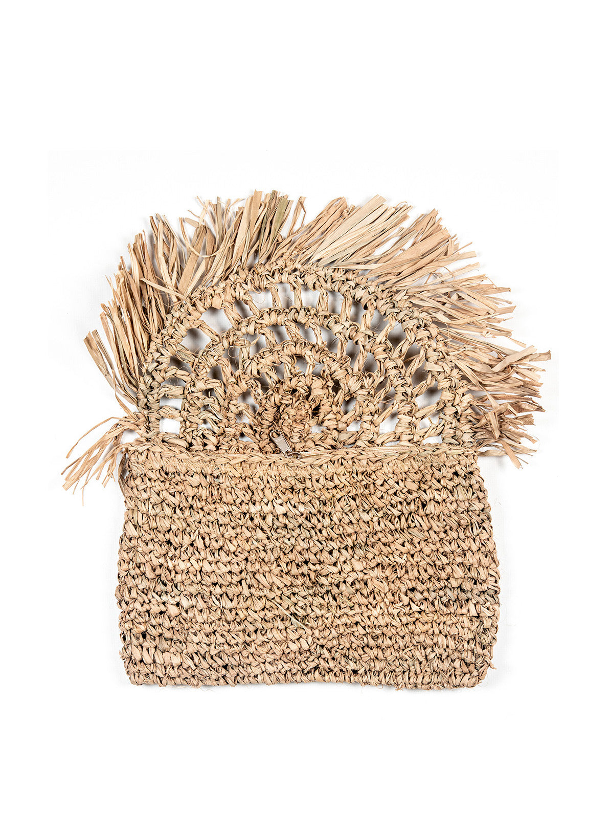 A natural-colored, ruffled clutch bag woven from seagrass with a zipper.