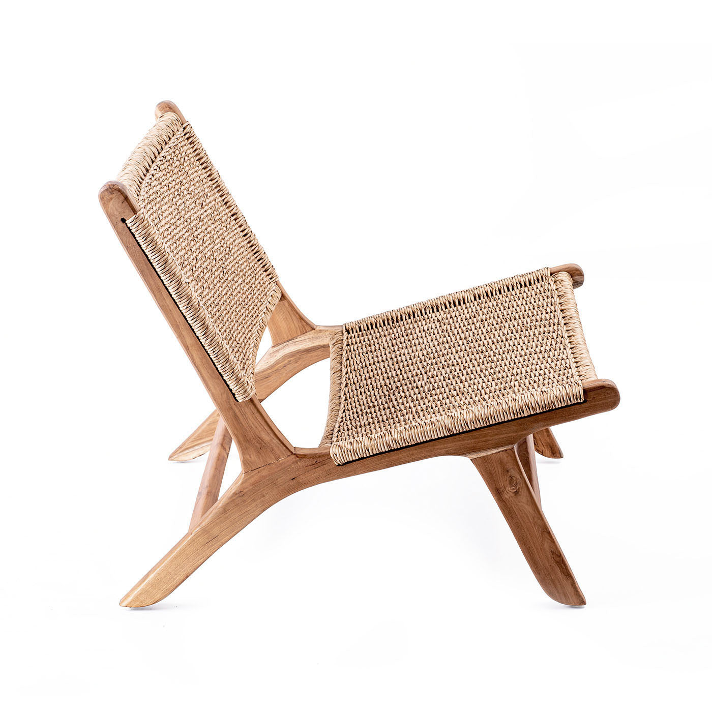 A lounge chair with a solid teak frame and twisted artificial rattan seat in a natural color, side view. 