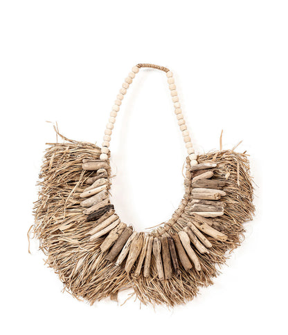 A natural-colored wall decoration featuring sea grass and small wooden details, with a beige background.