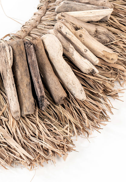 A natural-colored wall decoration featuring sea grass and small wooden details, with a beige background.